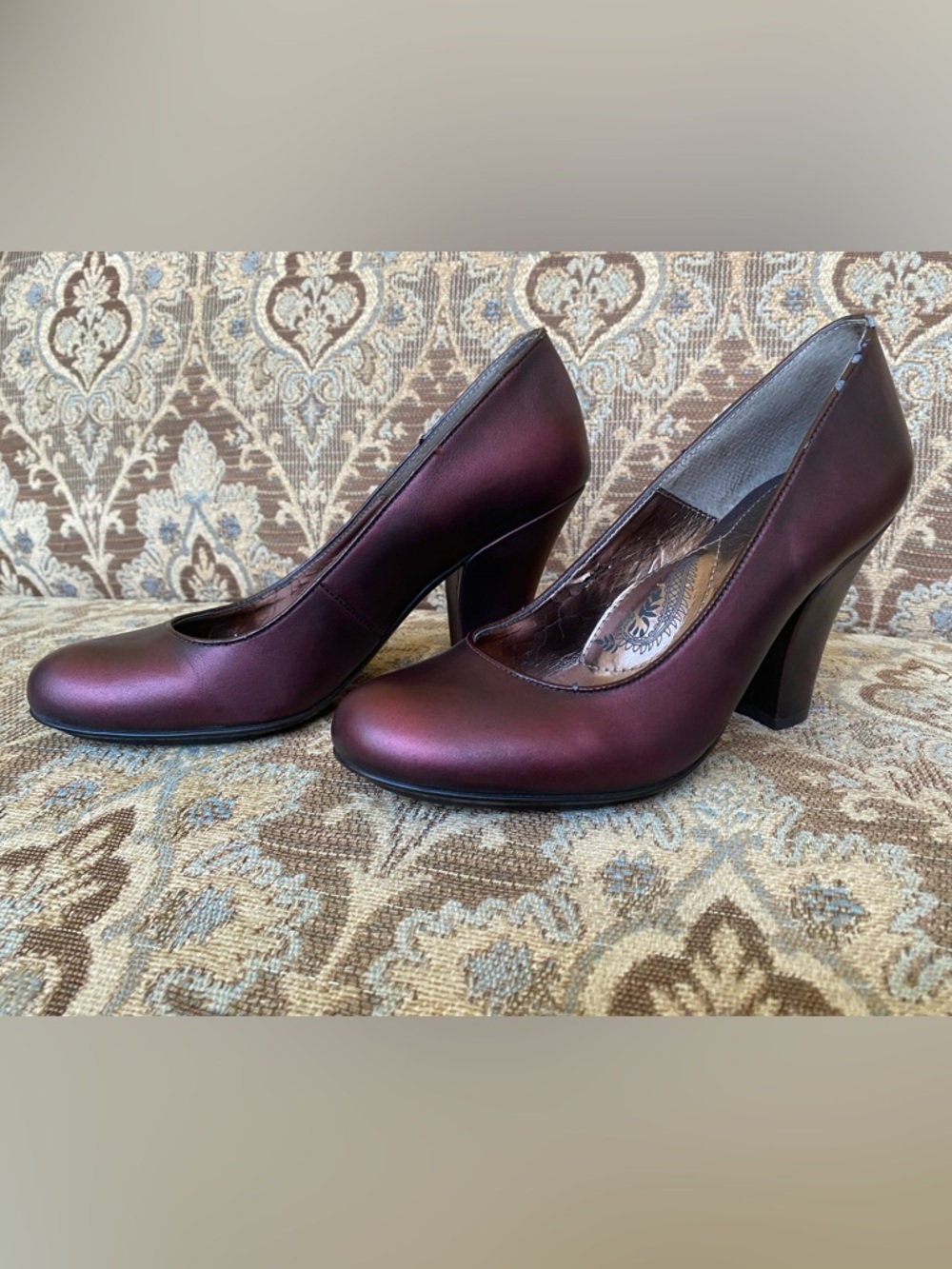 Sofft Burgundy Leather Slip On Block Heel Round Toe Pump Women’s Size 7.5M